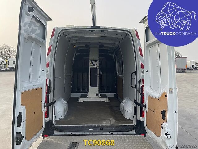 Piattaforma di sollevamento Renault Master 145.35 Nacelle