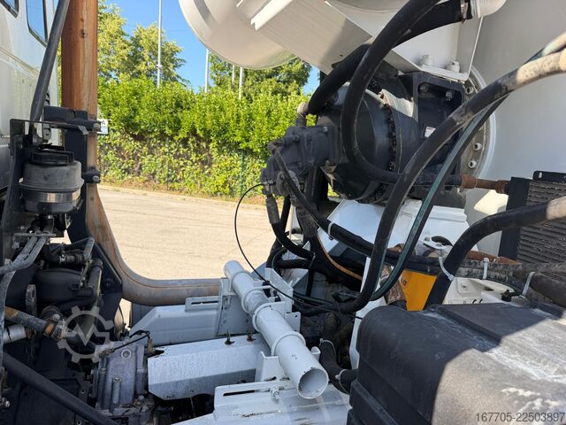 Concrete mixer truck Iveco TRAKKER 500