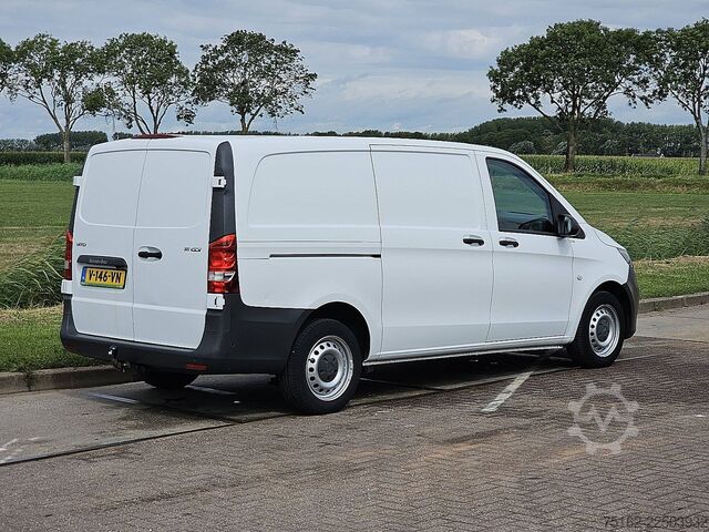 High-roof van MERCEDES-BENZ VITO 111
