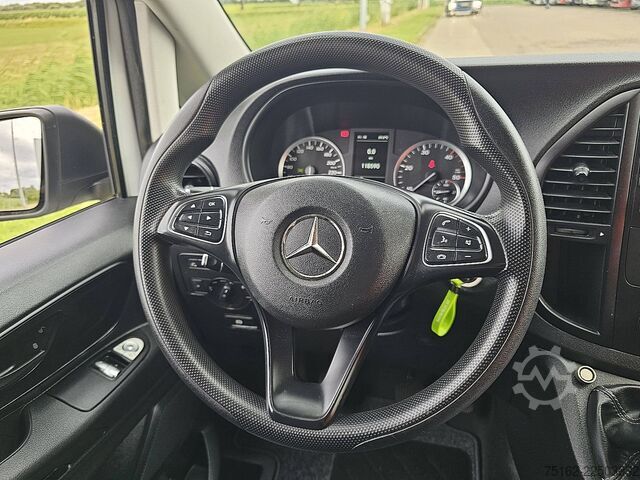 High-roof van MERCEDES-BENZ VITO 111