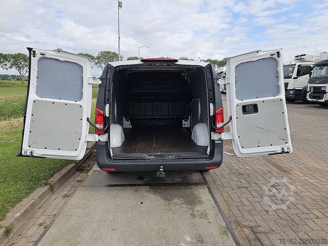 High-roof van MERCEDES-BENZ VITO 111
