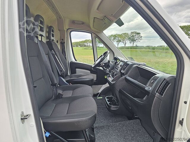 High-roof van PEUGEOT BOXER 2.0