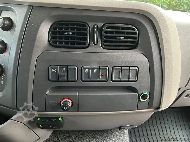 Beg pakaian DAF LF 260 FA