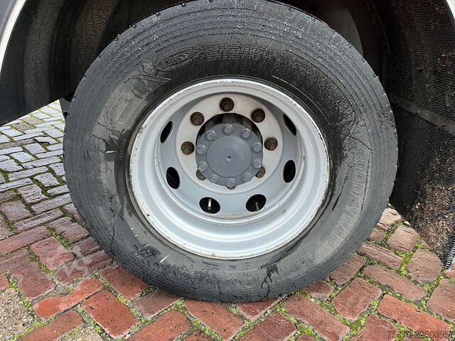 Beg pakaian DAF LF 260 FA