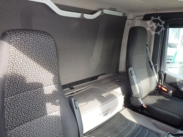 Truk minuman SCANIA P 280 B Getränkeko. 7,3m/Lasi/LBW/2xAHK/Vollluft