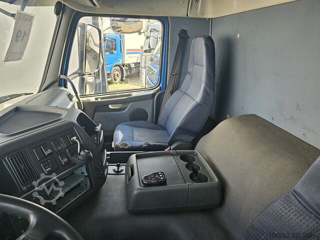 Camión con caja refrigerada VOLVO FM330 6x2 FRIGOBLOCK Multizone Lenk u. L
