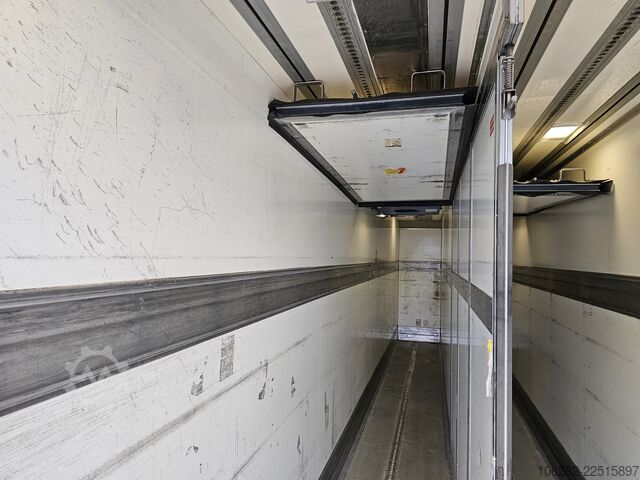 Camión con caja refrigerada VOLVO FM330 6x2 FRIGOBLOCK Multizone Lenk u. L