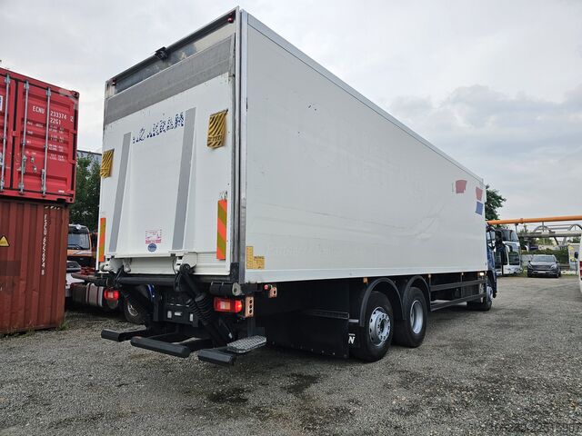 рефрижераторний вантажівка Volvo FM330 Multizone Lenk u. Kühlkoffer