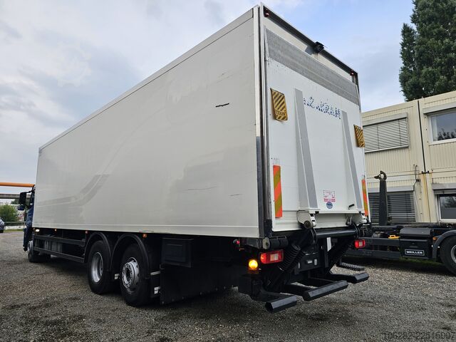 рефрижераторний вантажівка Volvo FM330 Multizone Lenk u. Kühlkoffer