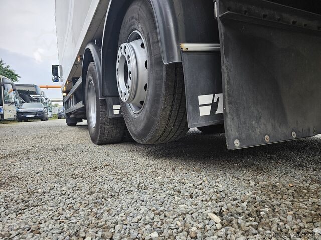 рефрижераторний вантажівка Volvo FM330 Multizone Lenk u. Kühlkoffer