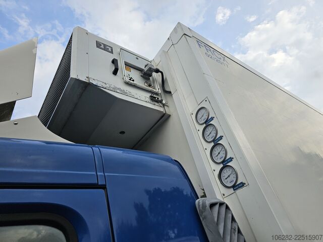 рефрижераторний вантажівка Volvo FM330 Multizone Lenk u. Kühlkoffer