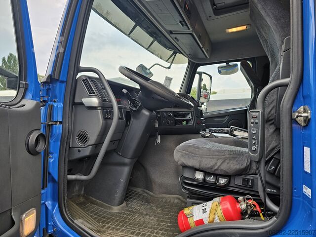 рефрижераторний вантажівка Volvo FM330 Multizone Lenk u. Kühlkoffer