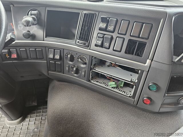 рефрижераторний вантажівка Volvo FM330 Multizone Lenk u. Kühlkoffer