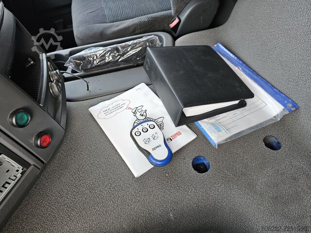 рефрижераторний вантажівка Volvo FM330 Multizone Lenk u. Kühlkoffer