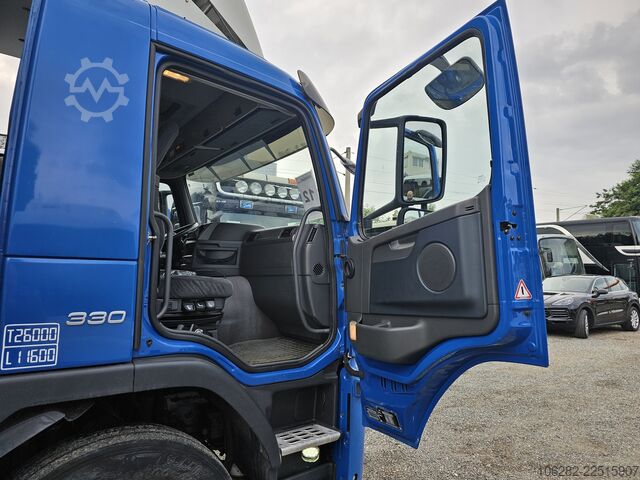 рефрижераторний вантажівка Volvo FM330 Multizone Lenk u. Kühlkoffer