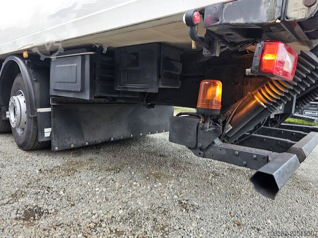 рефрижераторний вантажівка Volvo FM330 Multizone Lenk u. Kühlkoffer