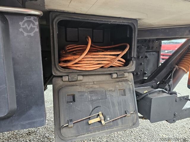 рефрижераторний вантажівка Volvo FM330 Multizone Lenk u. Kühlkoffer