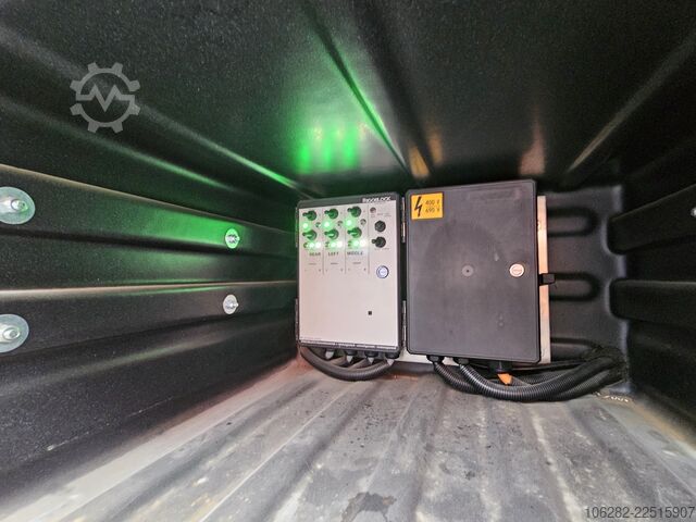 рефрижераторний вантажівка Volvo FM330 Multizone Lenk u. Kühlkoffer