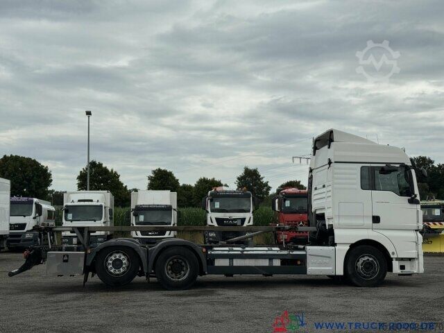 Camión con caja móvil MAN TGX 26.480 XLX Haus Bett hydr Hub Multi Wechsler