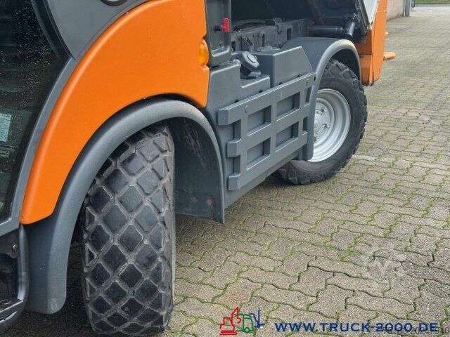 Barredora de calzadas Multicar Tremo X56 Winterdienst Streuer + Besen NUR8568KM