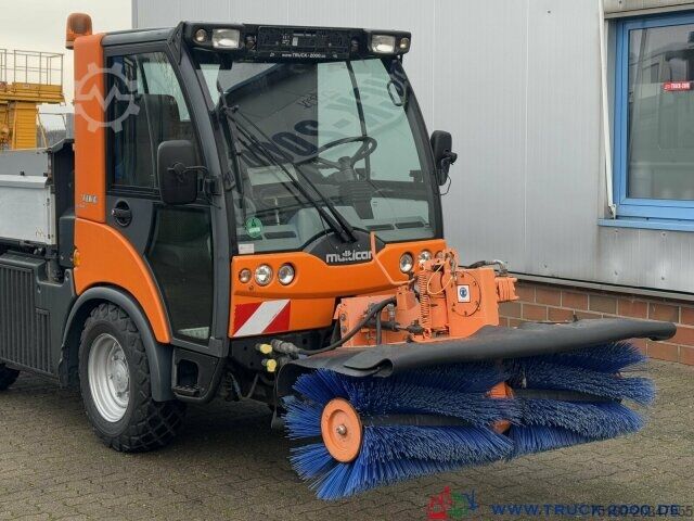 Barredora de calzadas Multicar Tremo X56 Winterdienst Streuer + Besen NUR 10TKM