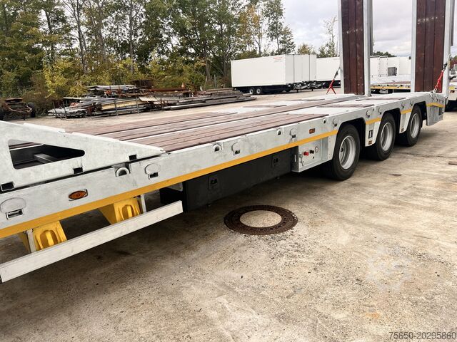 Semiremorcă cu platformă joasă Möslein ST 3  3 Achs Satteltieflader neu