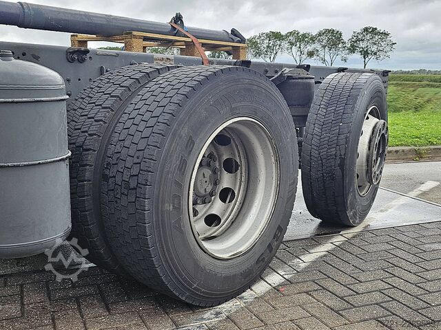Undirvagn með ökumannshúsi DAF XF 480 6x2*4