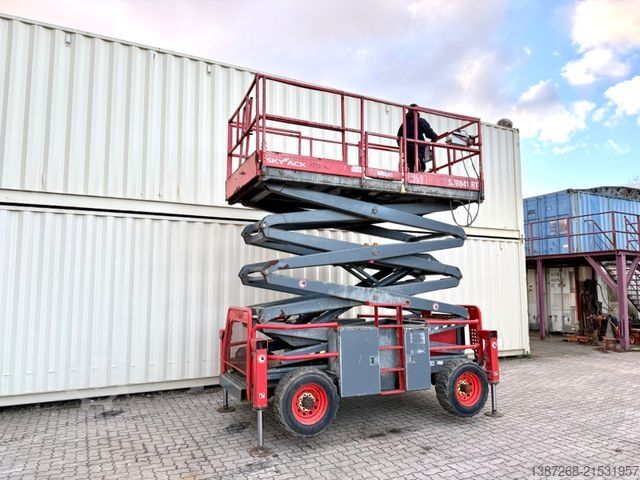 Arbetsplattform Skyjack SJ8841RT 4x4 Diesel / 14.3 Meter
