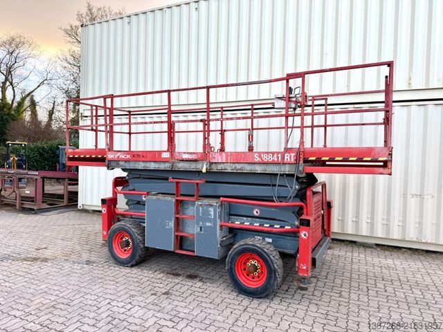 Arbetsplattform Skyjack SJ8841RT 4x4 Diesel / 14.3 Meter