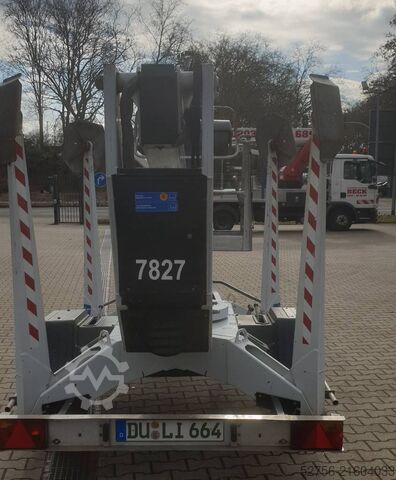 Plataforma de trabalho montada em camião Dinolift 135T