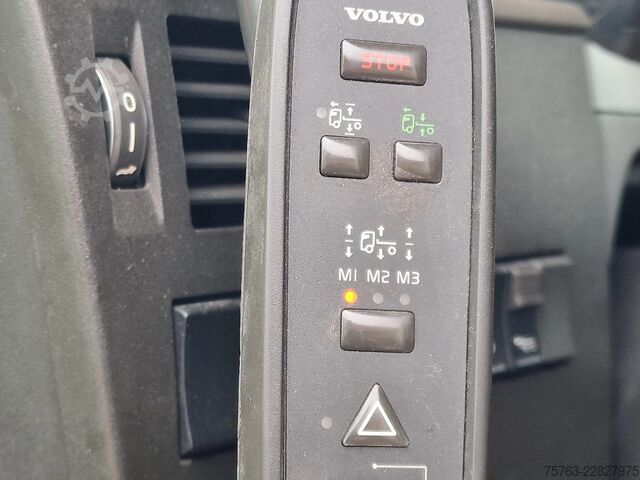 Превоз на едър рогат добитък Volvo FH 13.500 Globetrotter 8x2*6 - 3 deck livestock...