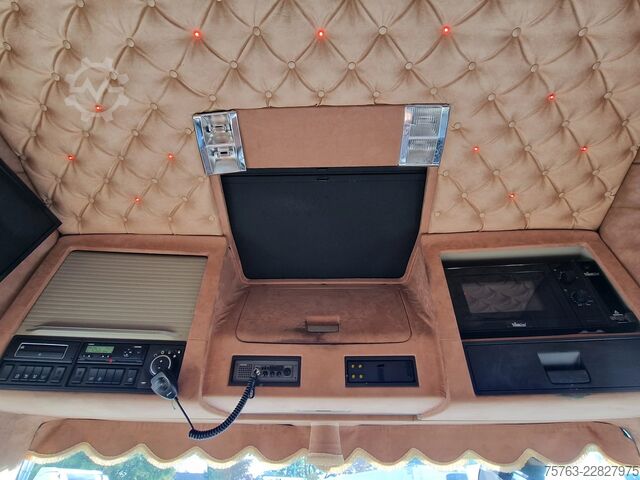 Transport de bétail Volvo FH 13.500 Globetrotter 8x2*6 - 3 deck livestock...