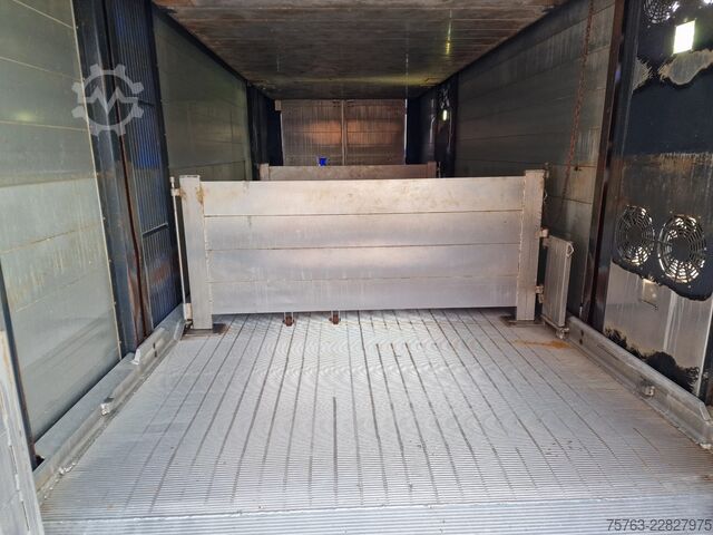 Transport de bétail Volvo FH 13.500 Globetrotter 8x2*6 - 3 deck livestock...