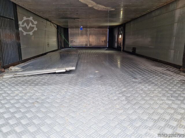 Transport de bétail Volvo FH 13.500 Globetrotter 8x2*6 - 3 deck livestock...