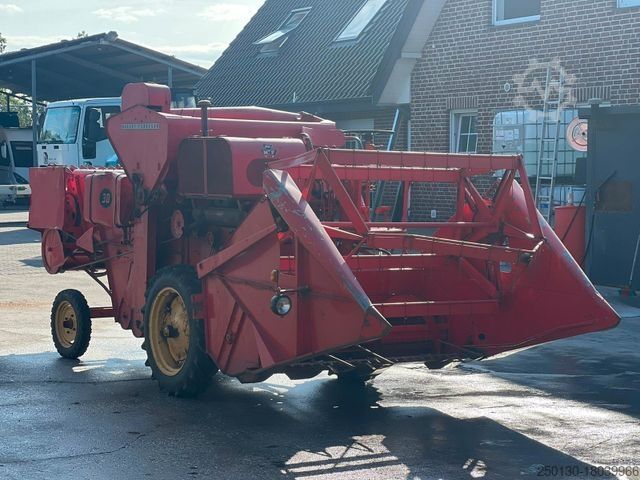 حصادة دراسة AGCO MASSEY FERGUSON MF 30-6 Mähdrescher Oldtimer