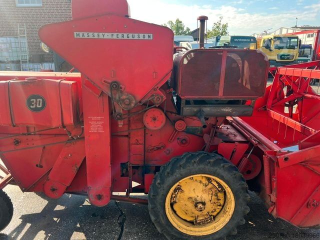 حصادة دراسة AGCO MASSEY FERGUSON MF 30-6 Mähdrescher Oldtimer