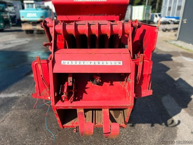 Зерноуборочный комбайн AGCO MASSEY FERGUSON MF 30-6 Mähdrescher Oldtimer