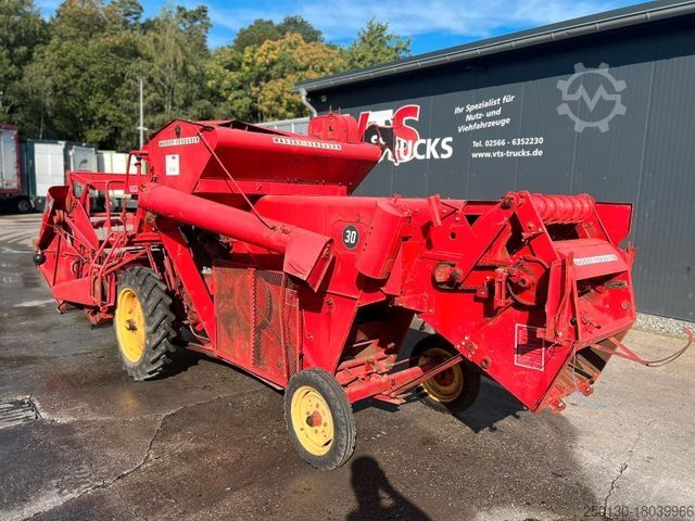 حصادة دراسة AGCO MASSEY FERGUSON MF 30-6 Mähdrescher Oldtimer