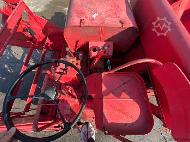 Зерноуборочный комбайн AGCO MASSEY FERGUSON MF 30-6 Mähdrescher Oldtimer