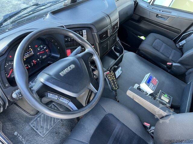 Lori hooklift dengan kren Iveco Stralis 480