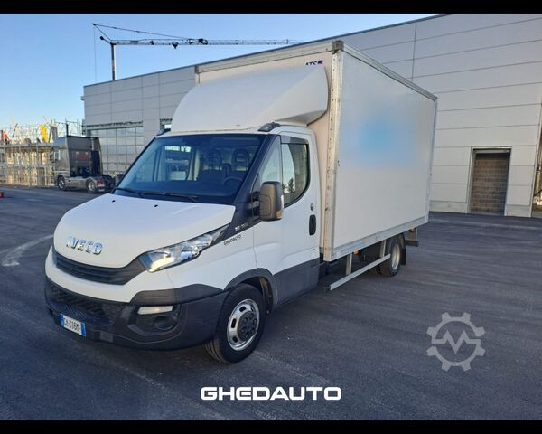 미니버스 IVECO 35C16 CON SPONDA CARICATRICE POSTERIORE