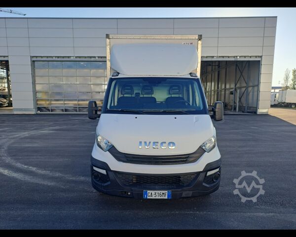 미니버스 IVECO 35C16 CON SPONDA CARICATRICE POSTERIORE