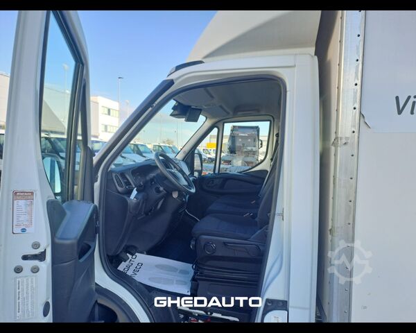 미니버스 IVECO 35C16 CON SPONDA CARICATRICE POSTERIORE