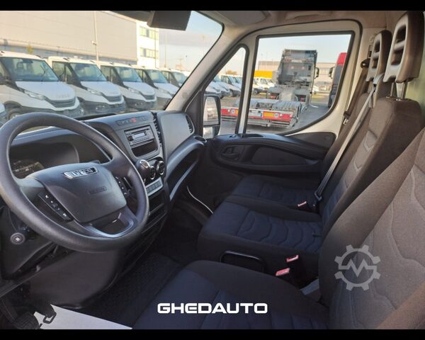 미니버스 IVECO 35C16 CON SPONDA CARICATRICE POSTERIORE