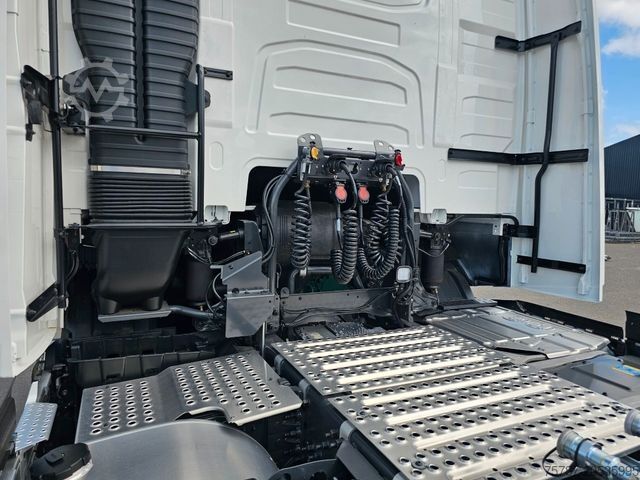 Standard tractor unit VOLVO Volvo 460 neues Modell, full Option, 2 Kreis Hyd