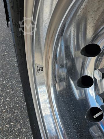 Standard tractor unit VOLVO Volvo 460 neues Modell, full Option, 2 Kreis Hyd