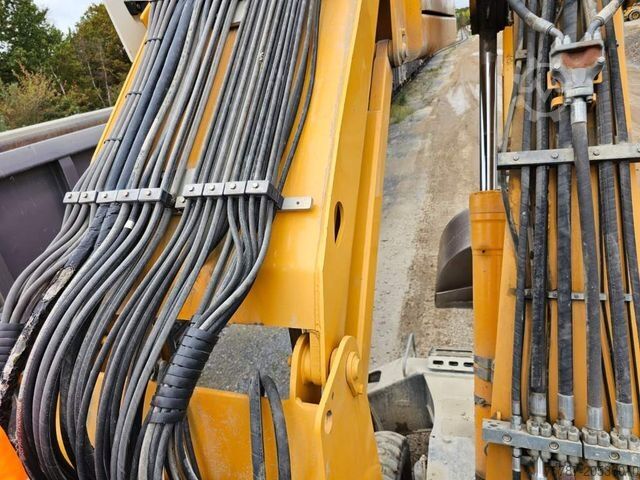 Tekerlekli ekskavatör LIEBHERR A 904-2 C Litronic mit fahrbarer Kabine, Klima