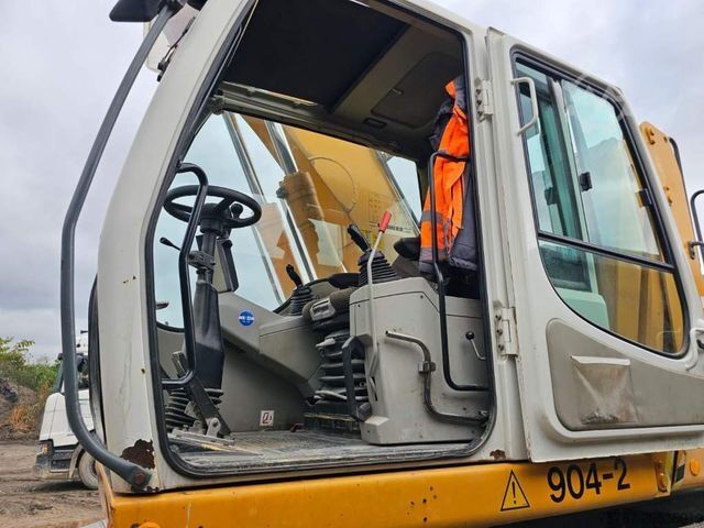 Tekerlekli ekskavatör LIEBHERR A 904-2 C Litronic mit fahrbarer  Kabine, Klima