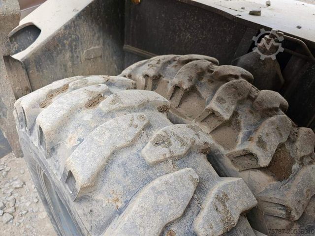 Tekerlekli ekskavatör LIEBHERR A 904-2 C Litronic mit fahrbarer  Kabine, Klima