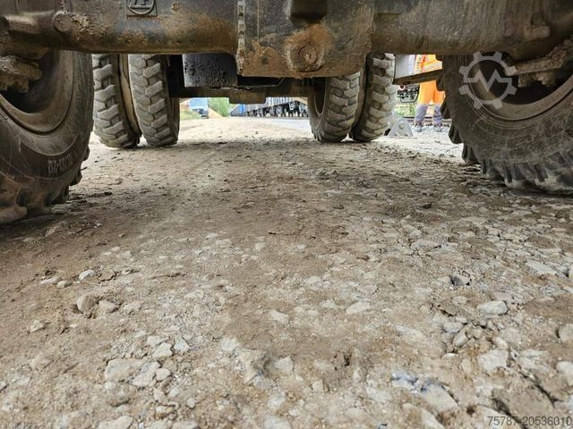 Tekerlekli ekskavatör LIEBHERR A 904-2 C Litronic mit fahrbarer Kabine, Klima